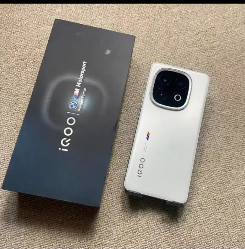 iqoo 13 16/512GB White BMW