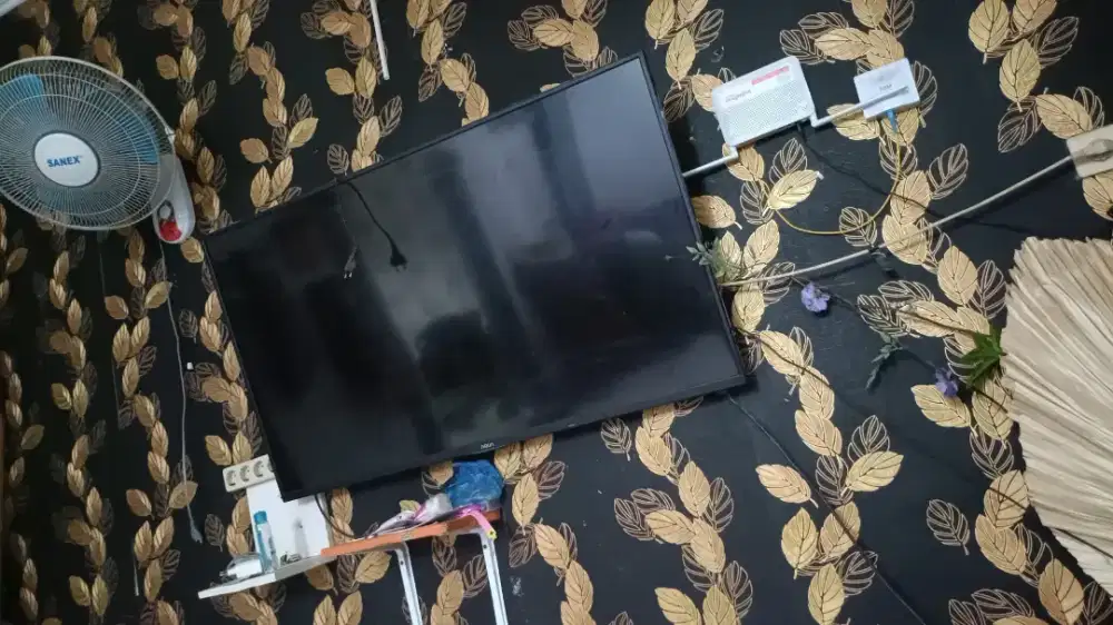 Dijual tv 50 inchi merek aqua