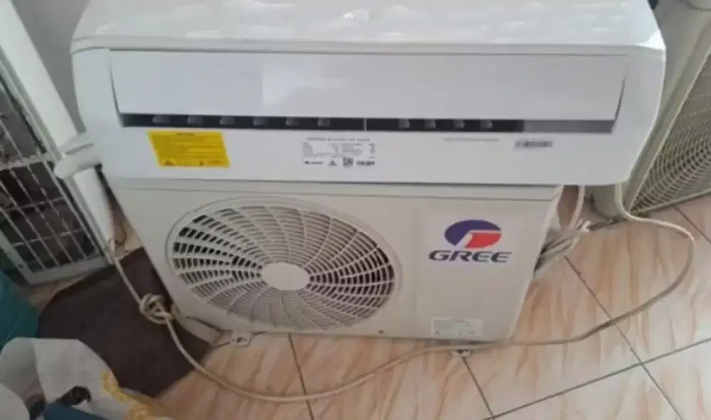 AC gree second 1/2 PK sudah termasuk pemasangan dan instalasi