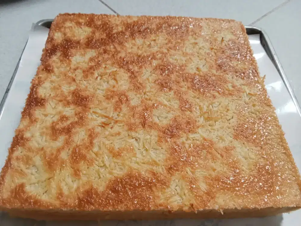 Kue lapis air kelapa keju