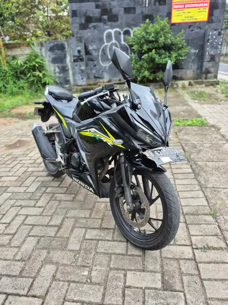 Dijual Honda CBR 150R facelift tahun 2016 surat lengkap mesin bagus