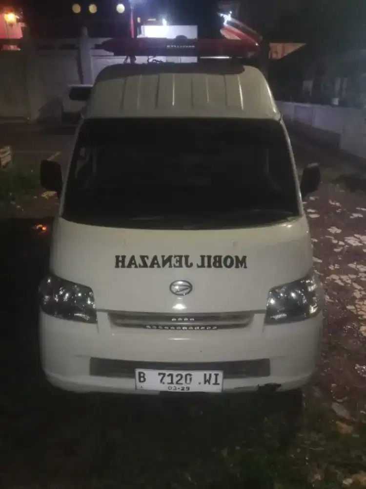 Mobil jenazah grandmax