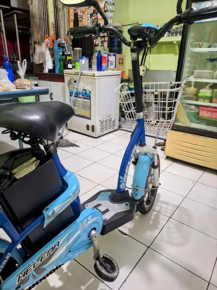 sepeda listrik selis kondisi normal  siap pakai pondok aren