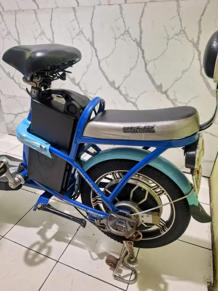 sepeda listrik selis kondisi normal  siap pakai pondok aren