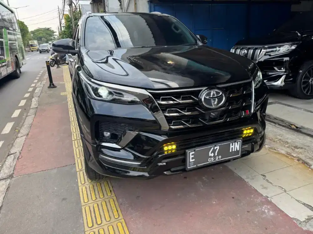 Fortuner diesel GR 2.8 th 2024 AT km 10rb pajak panjang service recor