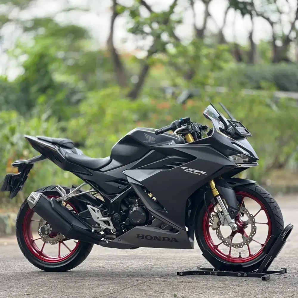 HONDA NEW CBR 150R NON ABS HITAM 2022 KM 9K PAJAK PANJANG LIKE NEW