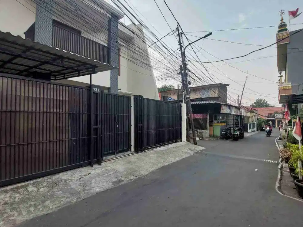 Dijual cepat jauh dari harga pasar rumah+kontrakan di kebon jeruk jakbar