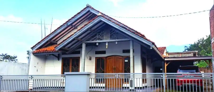 Jual Rumah Lokasi Strategis Asri