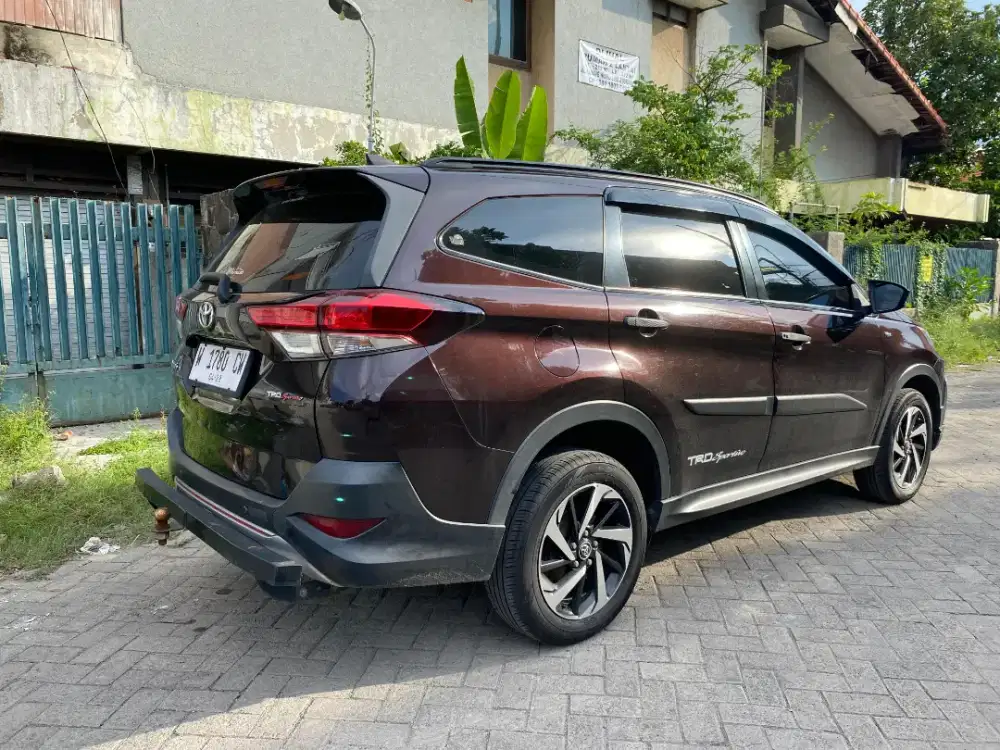 Toyota Rush S TRD 1.5 Matic warna Burgundi th 2018