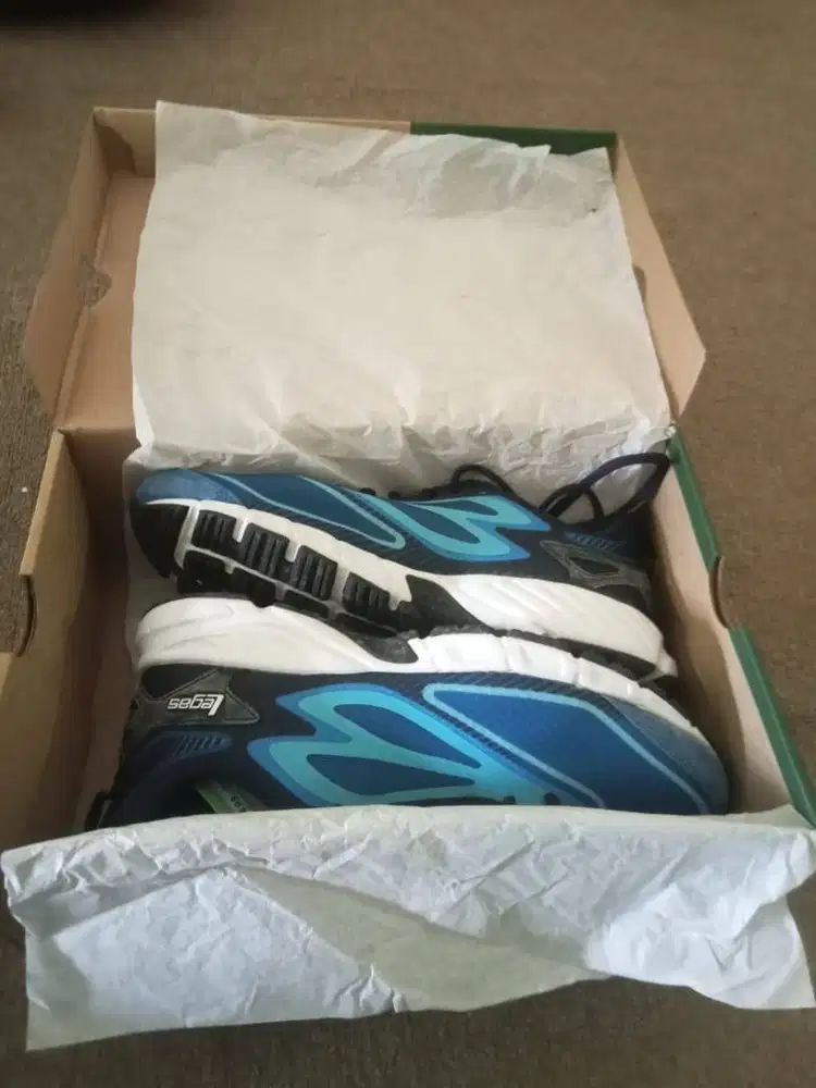 Sepatu Unisex, Merk League Legas Original, Baru.