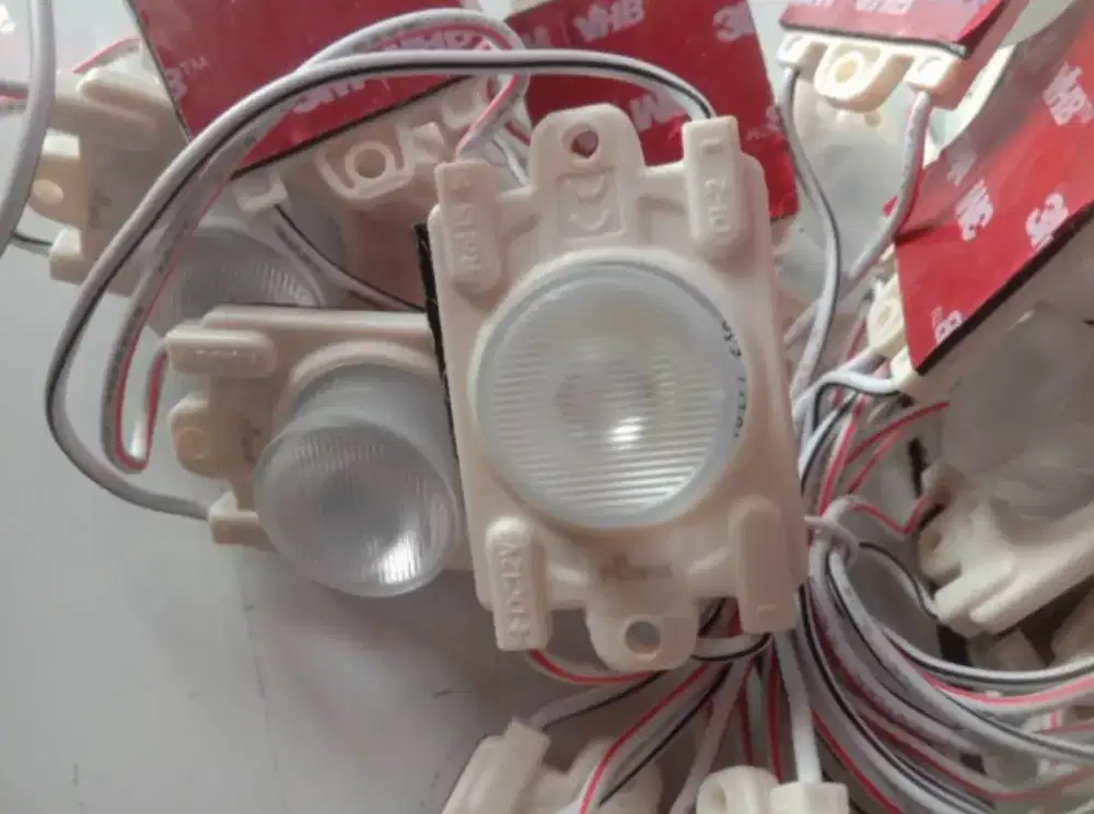 Lampu LED ada 75 biji