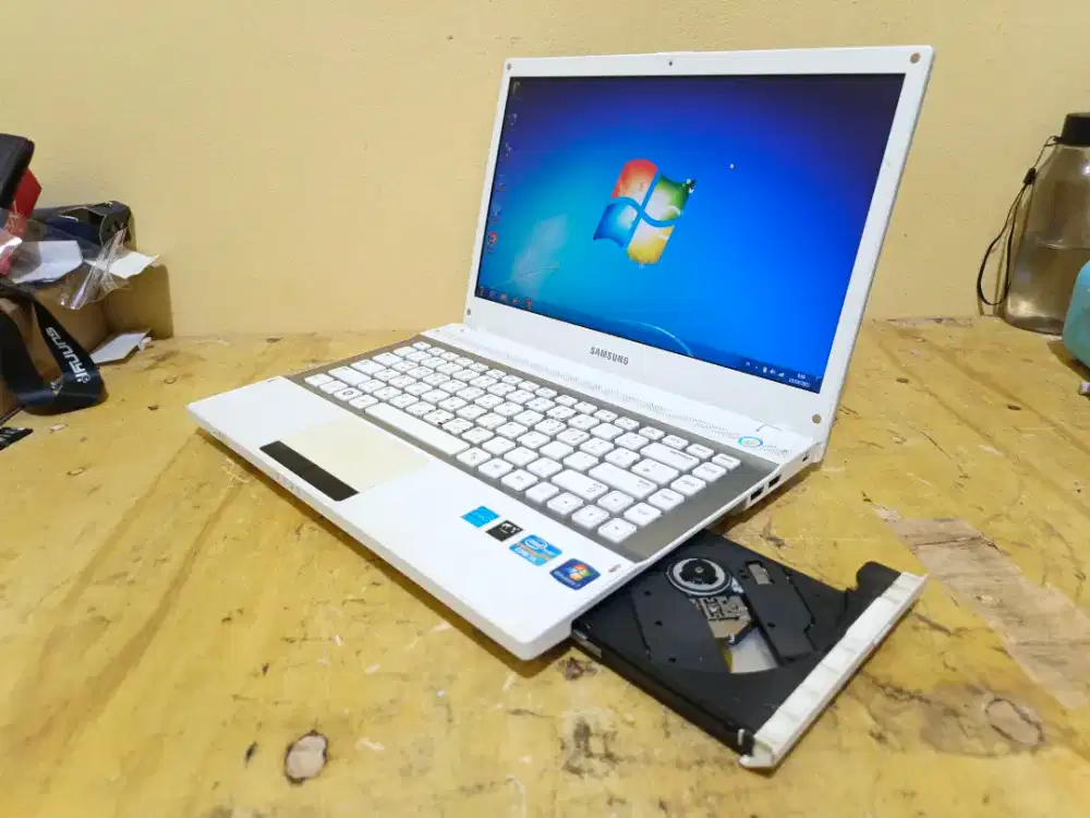 Laptop Samsung 300V3A Core i5-2430 Ram 2Gb Hdd 500Gb