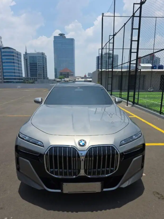 BMW 735Li Tahun 2023