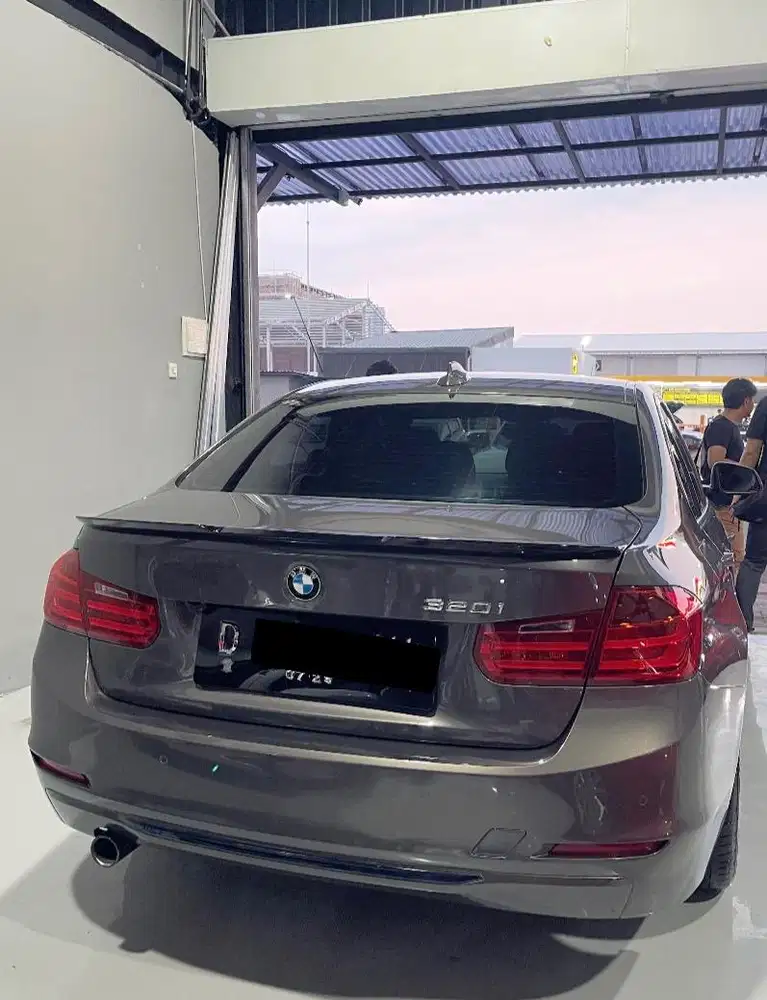 TDP rendah! BMW 320i 2.0 AT 2014 abu-abu!
