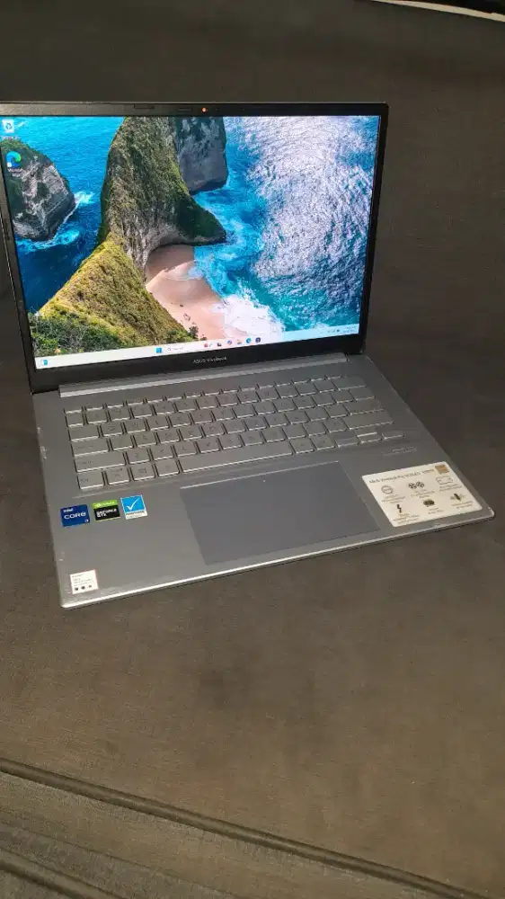 Asus pro14 Oled Core i7 11360H  8 /512,vga GTX 1650 OLED