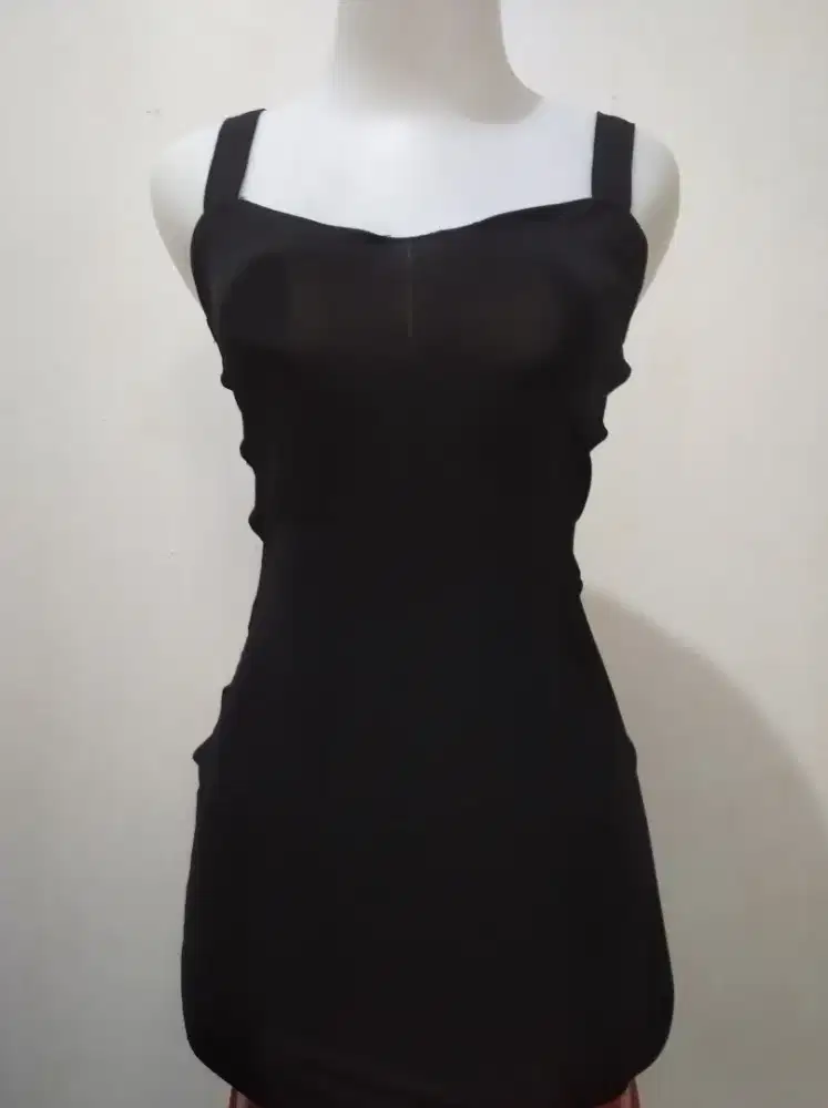 gaun hitam sexy