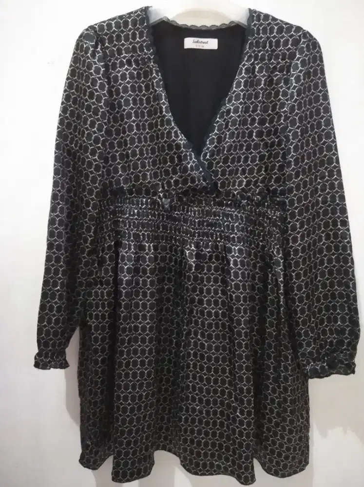 dress hitam kain halus