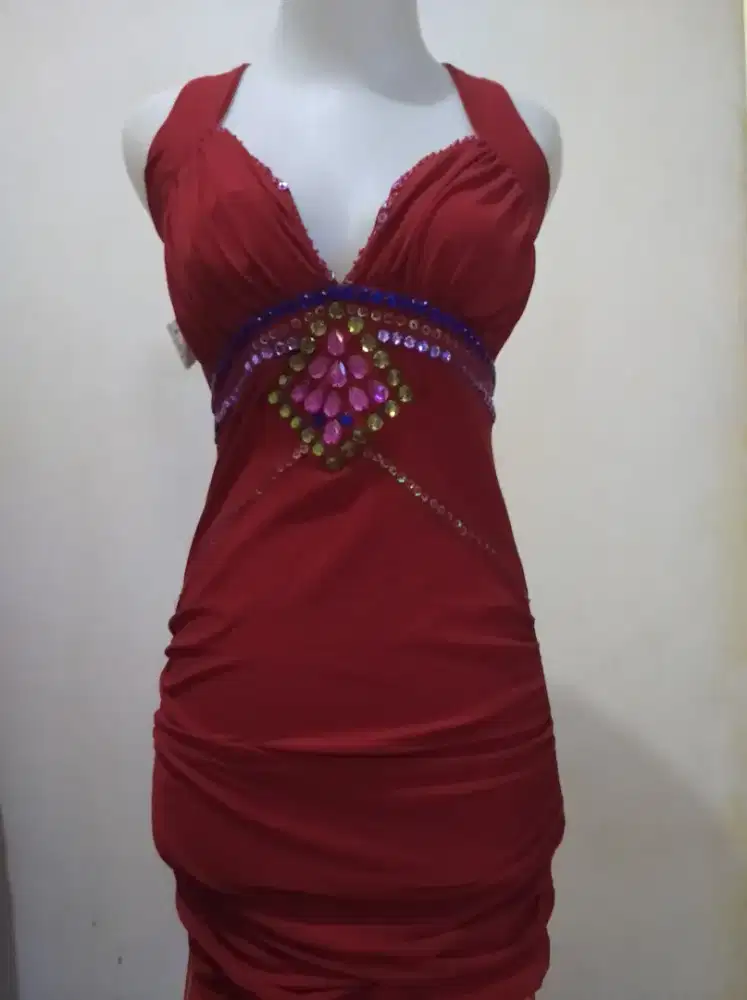 gaun sexy merah silang