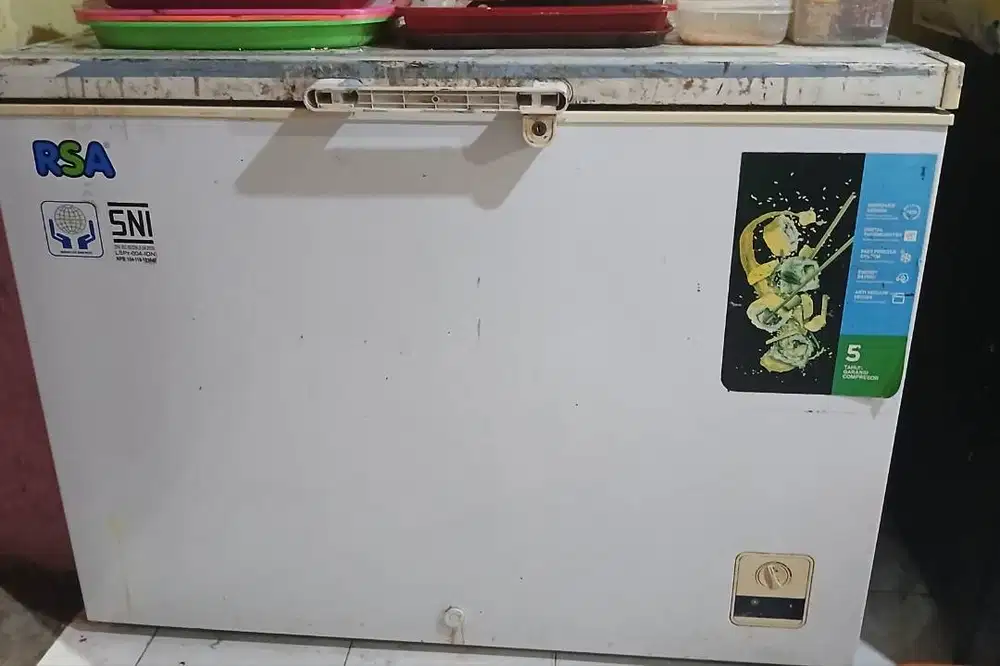 Dijual cepat Freezer beku 450 liter baru pakai 1 tahun
