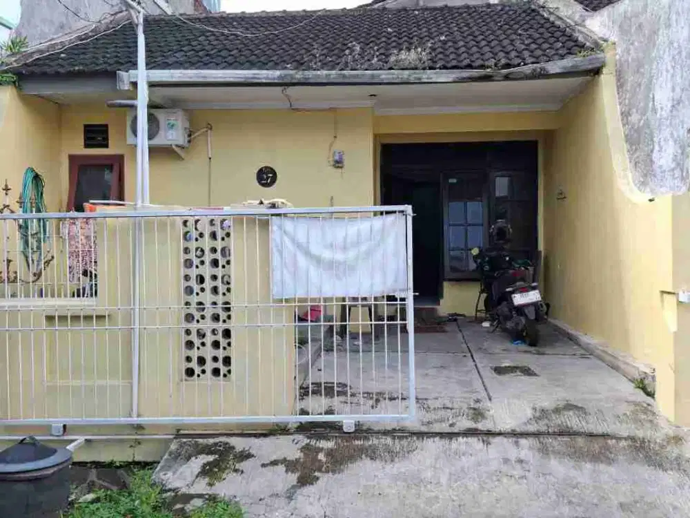Berada dipusat kota, dekat ke kampus dan jalan besar