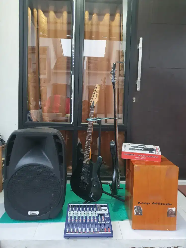 Sepaket alat musik cafe