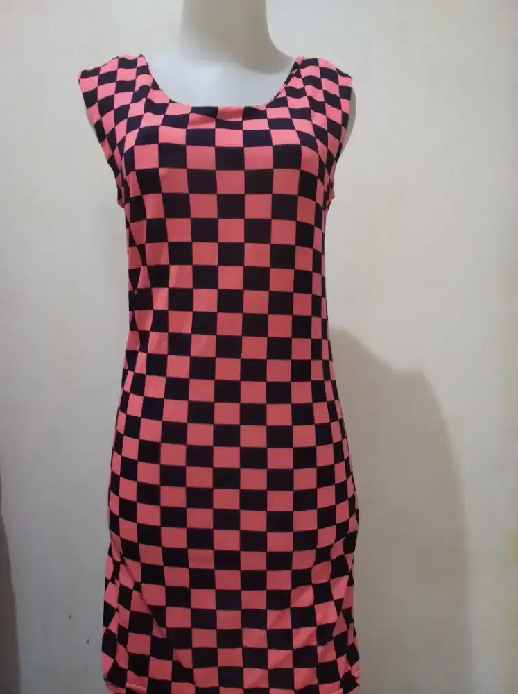 gaun motif kotak