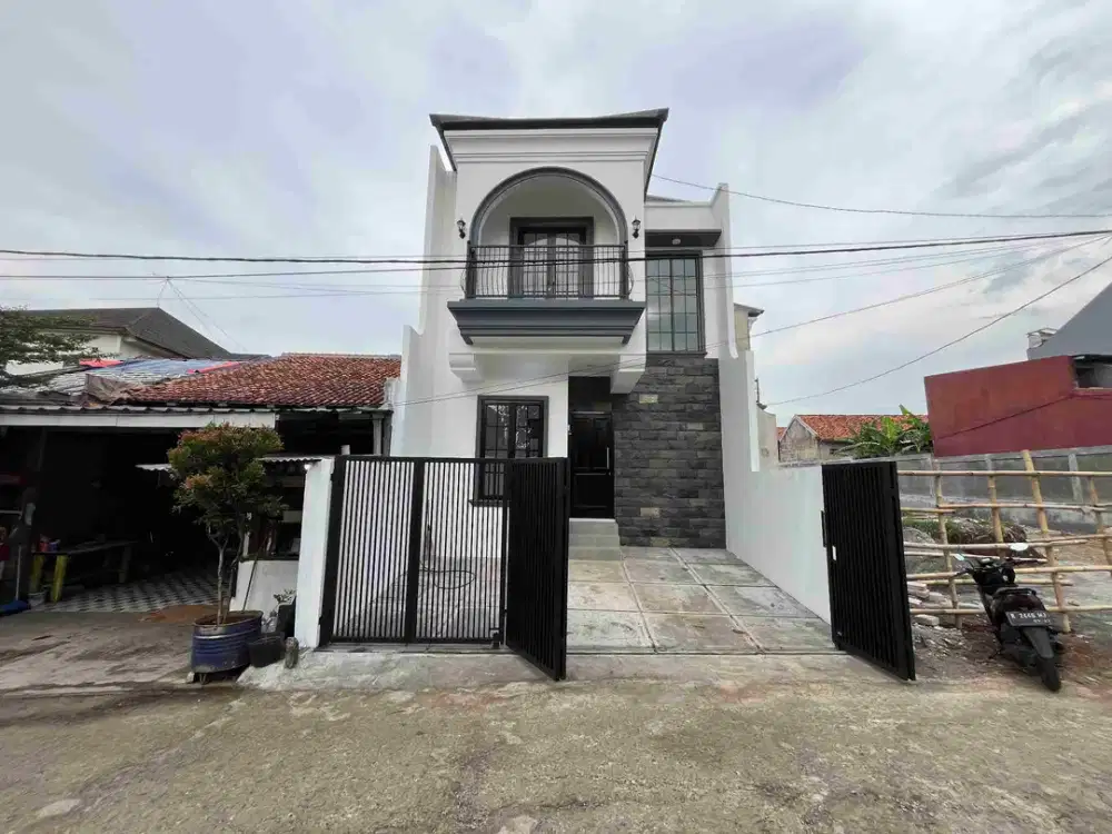 Rumah 2 lantai siap huni lokasi strategis di Cibinong