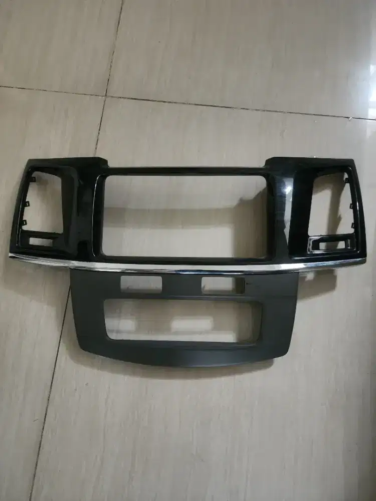 Frame head unit toyota fortuner 2012