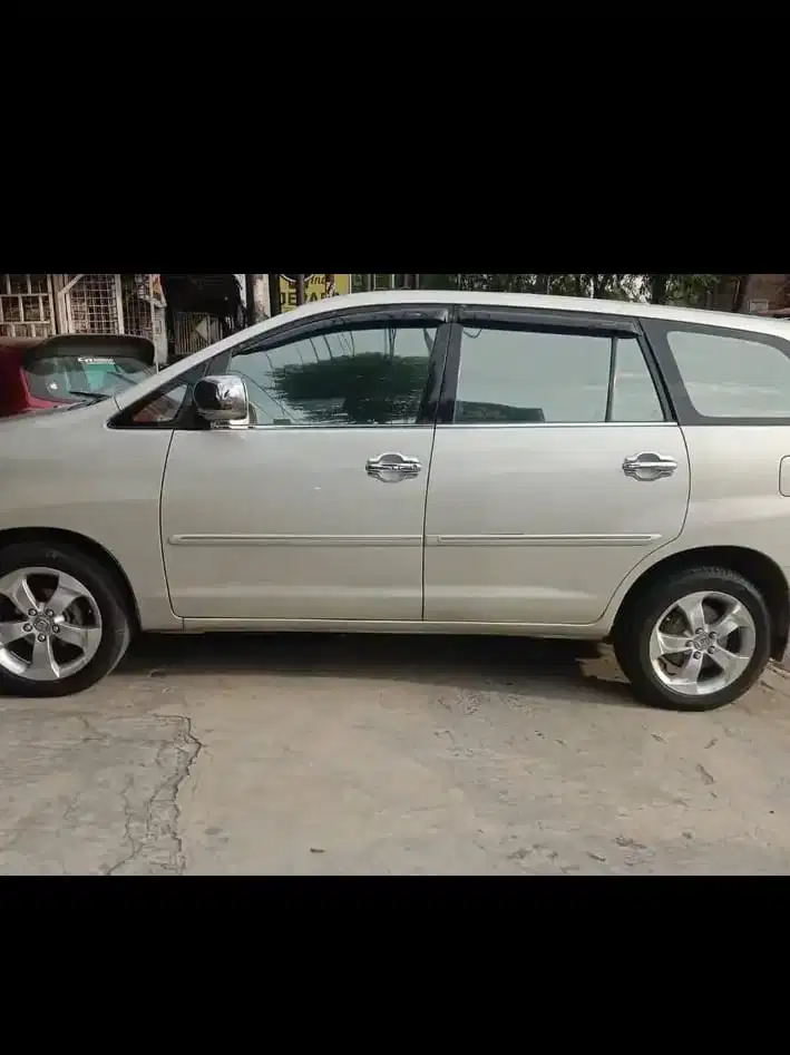 Toyota Kijang Innova 2005 Bensin
