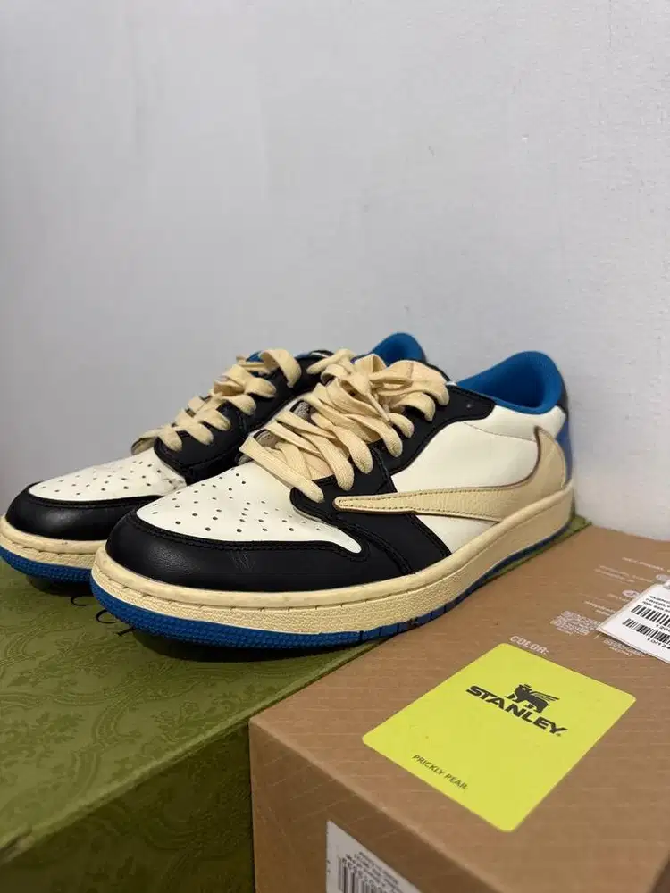 Nike travis aj1 low second