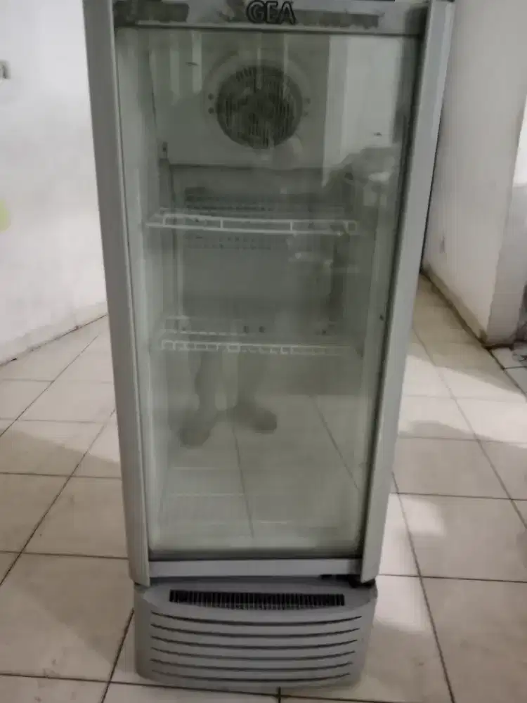 Showcase Merk GEA 3 Rak kondisi bagus belum pernah servis