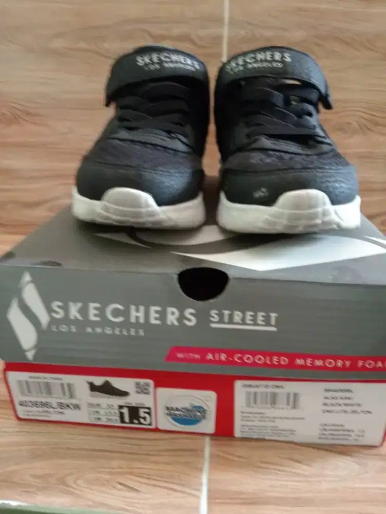 Sepatu Skechers Uno lite ZELTON anak bagus