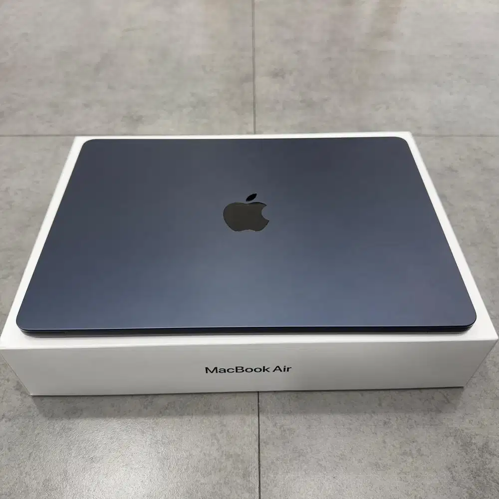 MACBOOK AIR M2 8/256 midnight iBox like new