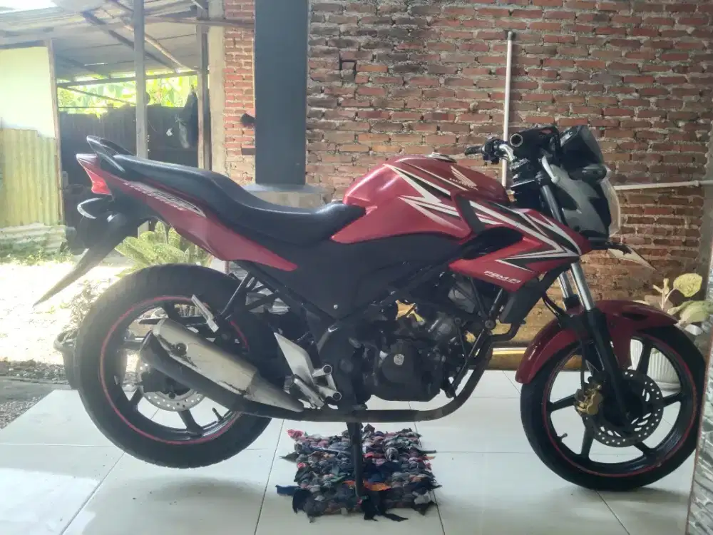 d jual cb 150 R thn 2013 rp 10jt nego