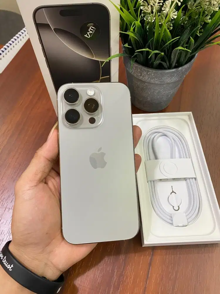 iPhone 16 Pro 128GB Natural Titanium iBox