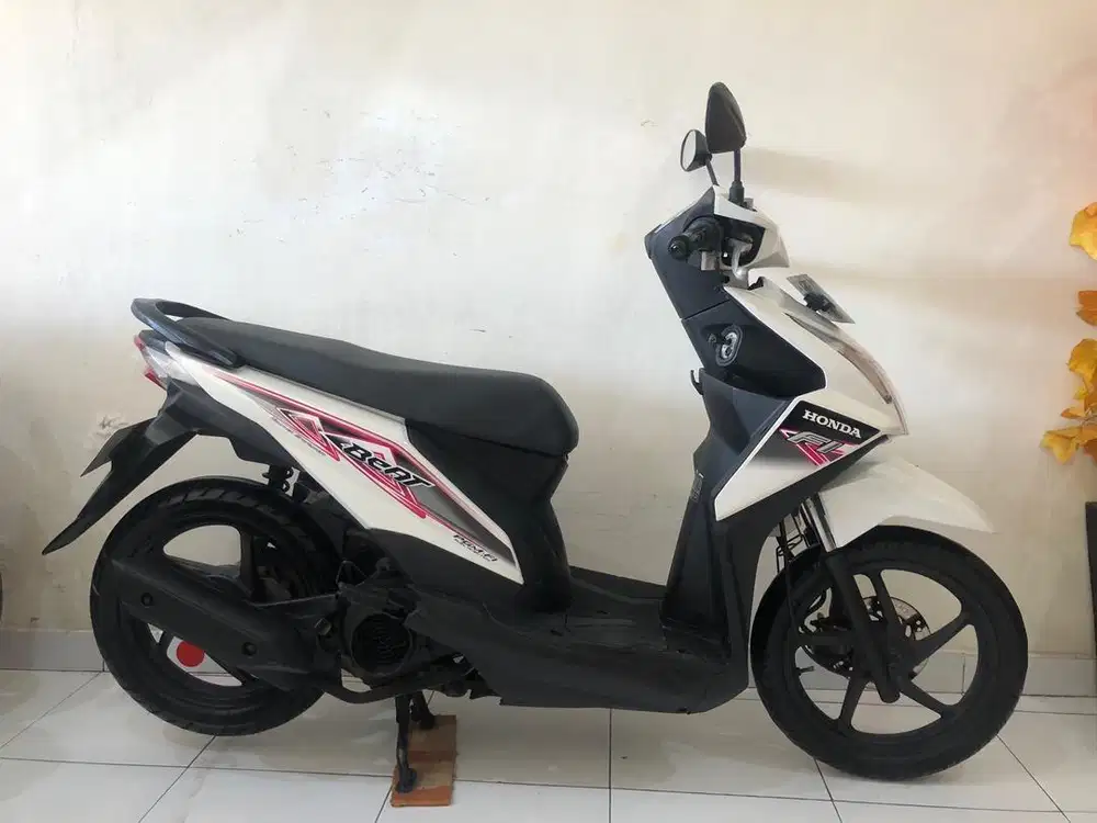Honda Beat Fi Th.2013 putih!!