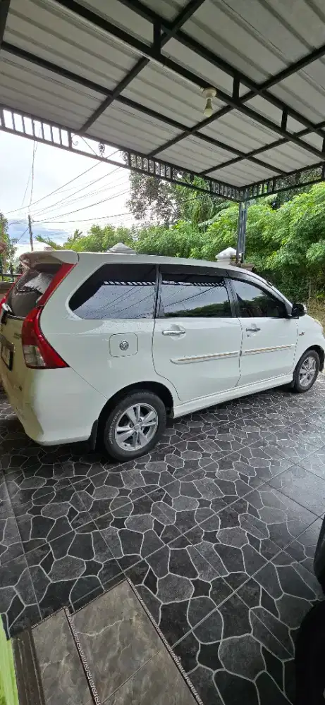 Toyota Avanza Veloz 2012 1,5 AT Putih