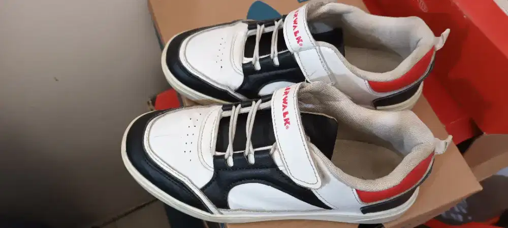 Sepatu anak merk Airwalk
