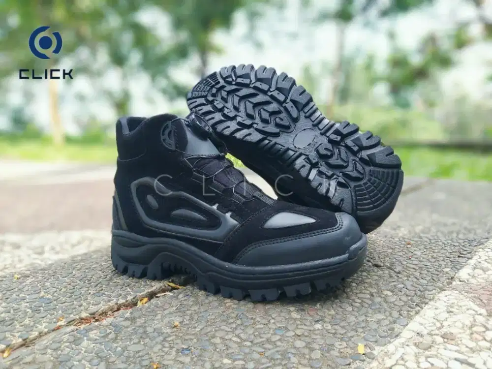 Sepatu gunung outdoor