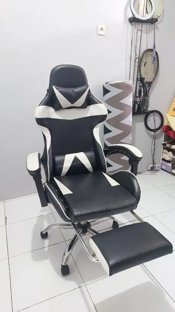 Kursi Gaming  black white
