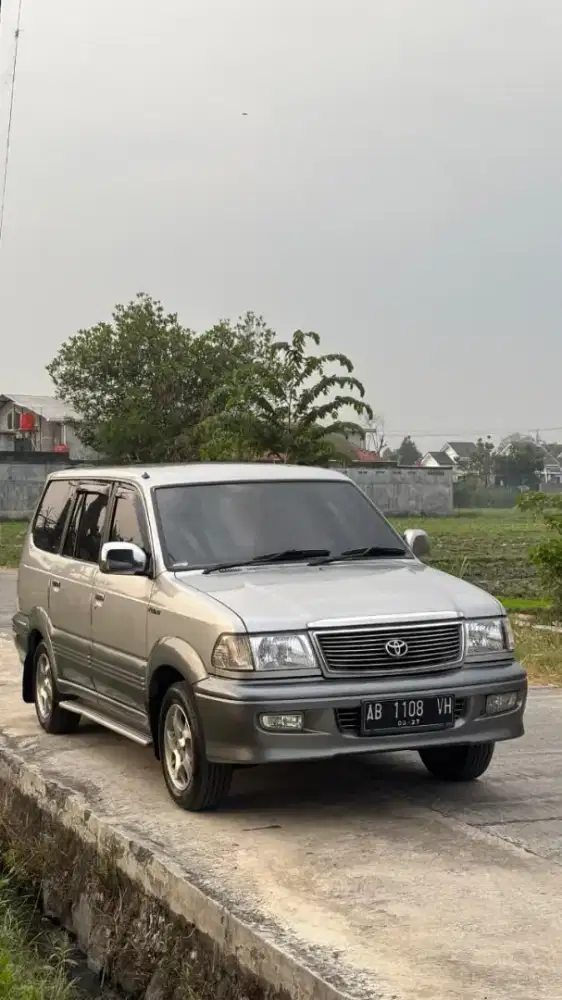 Dijual krista THN 2002 manual 2.0cc