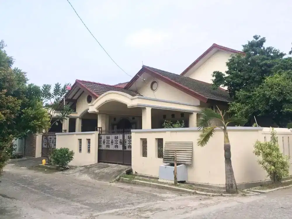 DI JUAL RUMAH NYAMAN, LUAS, STRATEGIS DI KOMPLEK JATIWARINGIN PONDOK GEDE BEKASI