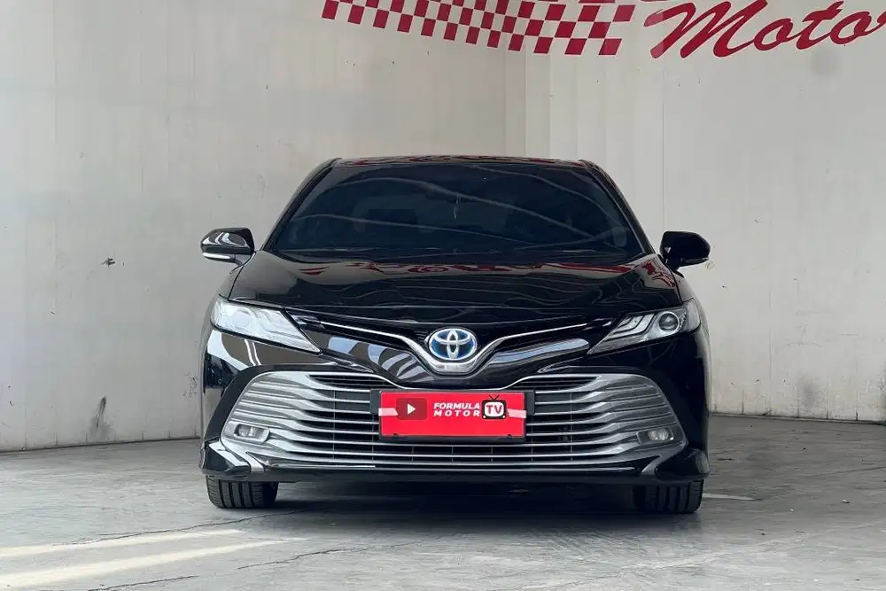 Toyota Camry Hybrid AT 2019 Hitam