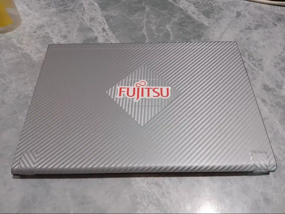 Dijual dengan kondisi apa adanya (Nego) Laptop Merk Fujitsu UH 574