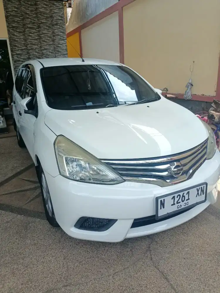Mobil keluarga milik sendiri murah