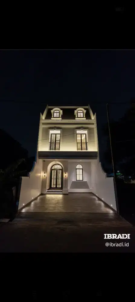 Rumah Jagakarsa American Clasic