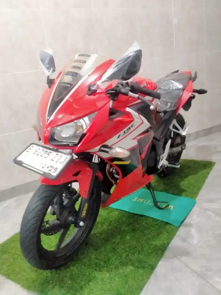 Honda CBR 150 cc Tahun 2015 Full Original Siap Pakai