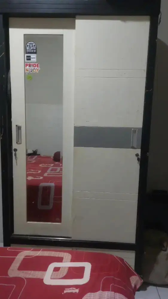 Lemari Pakaian pintu slide