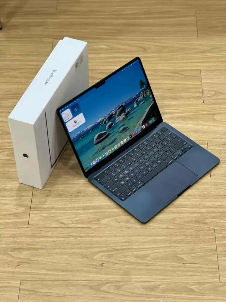 MacBook Air M2 2022 , 13 inch , 8/256