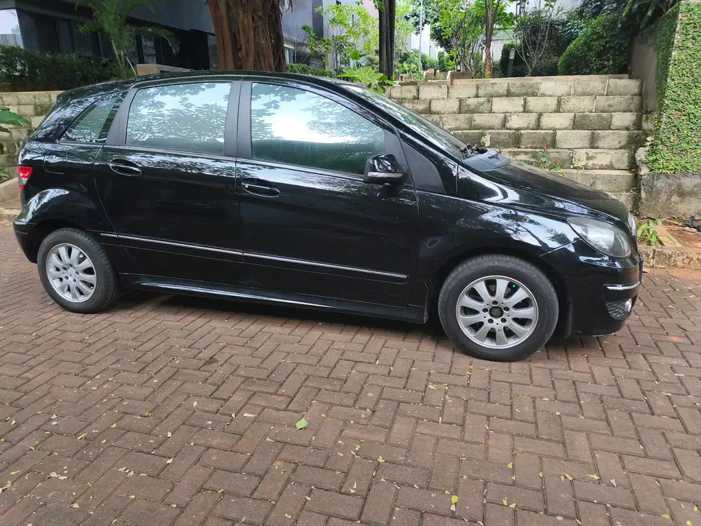 Mercedes-Benz B180 2010 Bensin